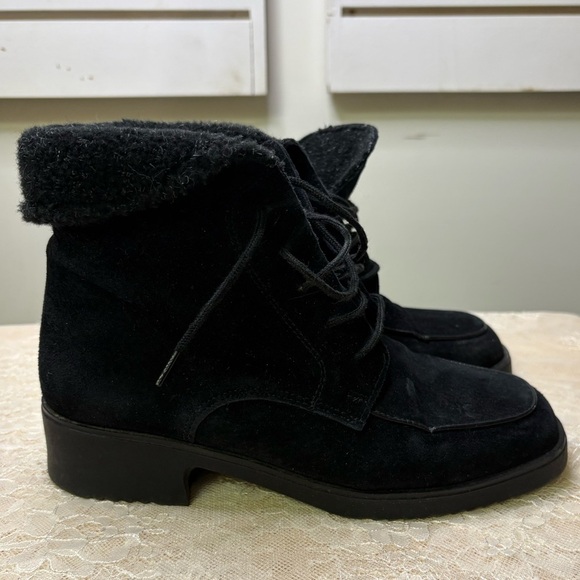 Vintage Hush Puppies Waterproof Black Suede Lace Up Ankle Boots Winter Women’s 7 - Picture 1 of 9